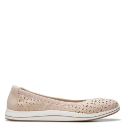 Clarks Flats|Women's , Breeze Roam Slip-On Light Sand