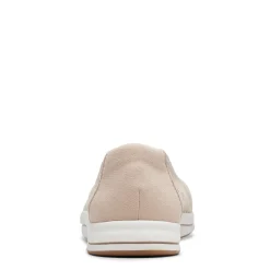 Clarks Flats|Women's , Breeze Roam Slip-On Light Sand