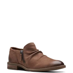 Clarks Boots|Women's , Camzin Pace Shootie Taupe