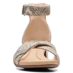 Clarks Pumps & Heels|Women's , Desirae Lily Sandal Beige