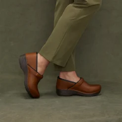 Dansko Work & Safety|Women's , XP 2.0 Clog Caramel